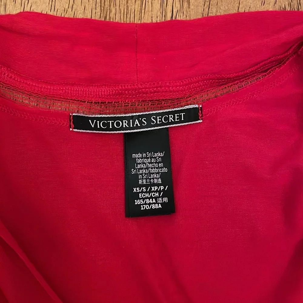 VS Red Robe - Picture 4 of 4